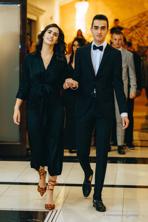 Pogledajte kako su zablistali učenici Industrijsko-obrtničke škole na svom maturalnom plesu (1. dio)