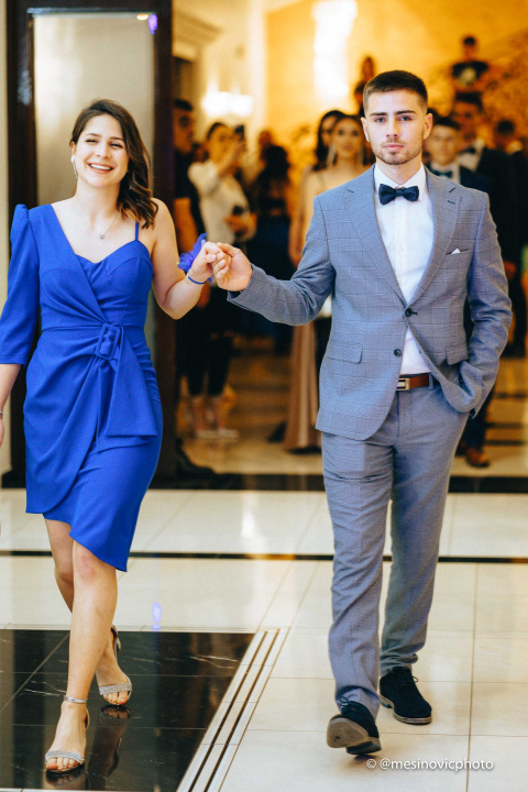 Pogledajte kako su zablistali učenici Industrijsko-obrtničke škole na svom maturalnom plesu (1. dio)