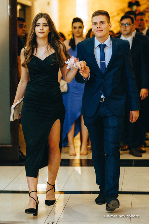 Pogledajte kako su zablistali učenici Industrijsko-obrtničke škole na svom maturalnom plesu (2. dio)