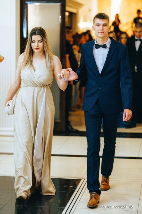 Pogledajte kako su zablistali učenici Industrijsko-obrtničke škole na svom maturalnom plesu (2. dio)