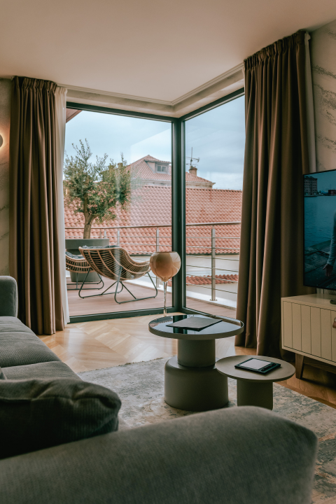 Oduševio nas je luksuz s katedralom na dlanu! Armerunov apartman jedinstven je spoj tradicije i modernog dizajna