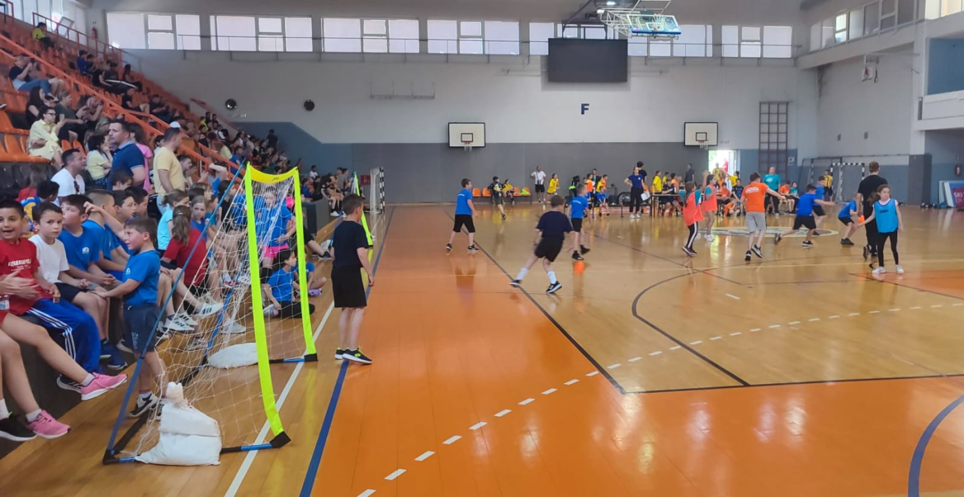 Završnica Međužupanijske mini lige: Više od 250 djece igralo mini rukomet na Baldekinu 