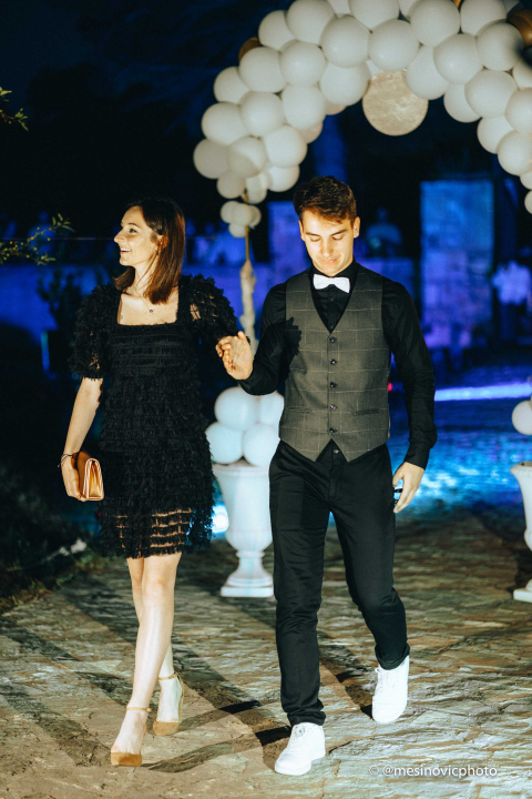 Maturanti Turističko-ugostiteljske škole u glamuroznim izdanjima proslavili kraj srednje škole! (2. dio)