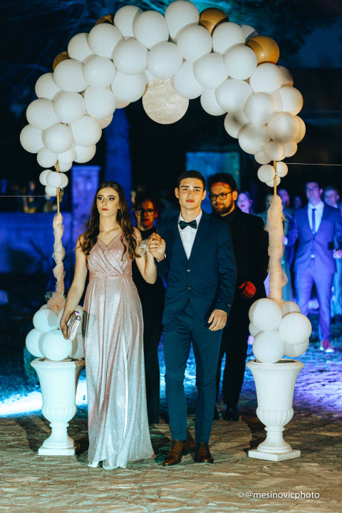 Maturanti Turističko-ugostiteljske škole u glamuroznim izdanjima proslavili kraj srednje škole! (1. dio)