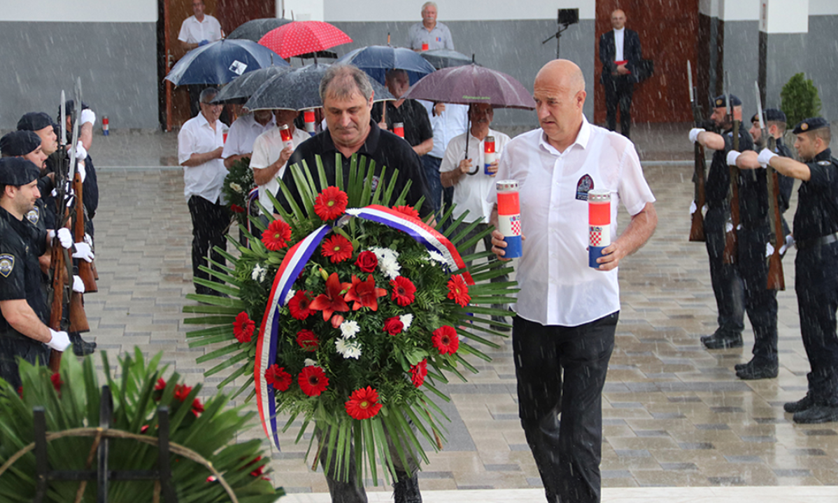 U povodu Dana državnosti položeni vijenci i zapaljene svijeće na Kvanju