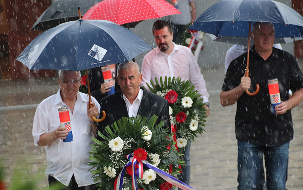 U povodu Dana državnosti položeni vijenci i zapaljene svijeće na Kvanju