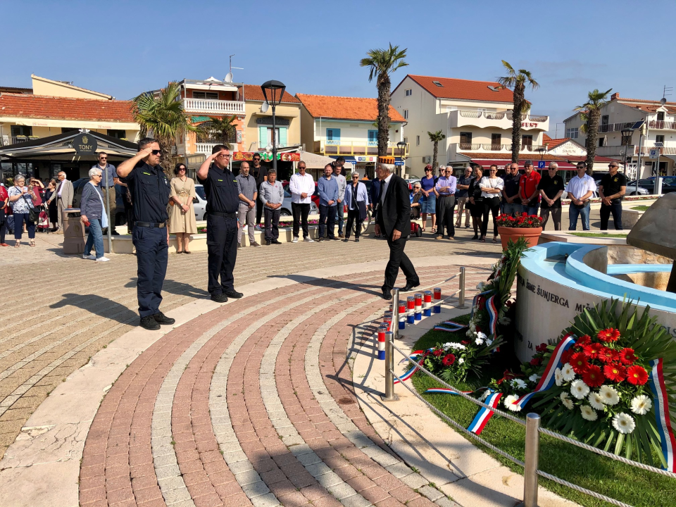 Polaganjem vijenaca i molitvom u Vodicama obilježen Dan državnosti