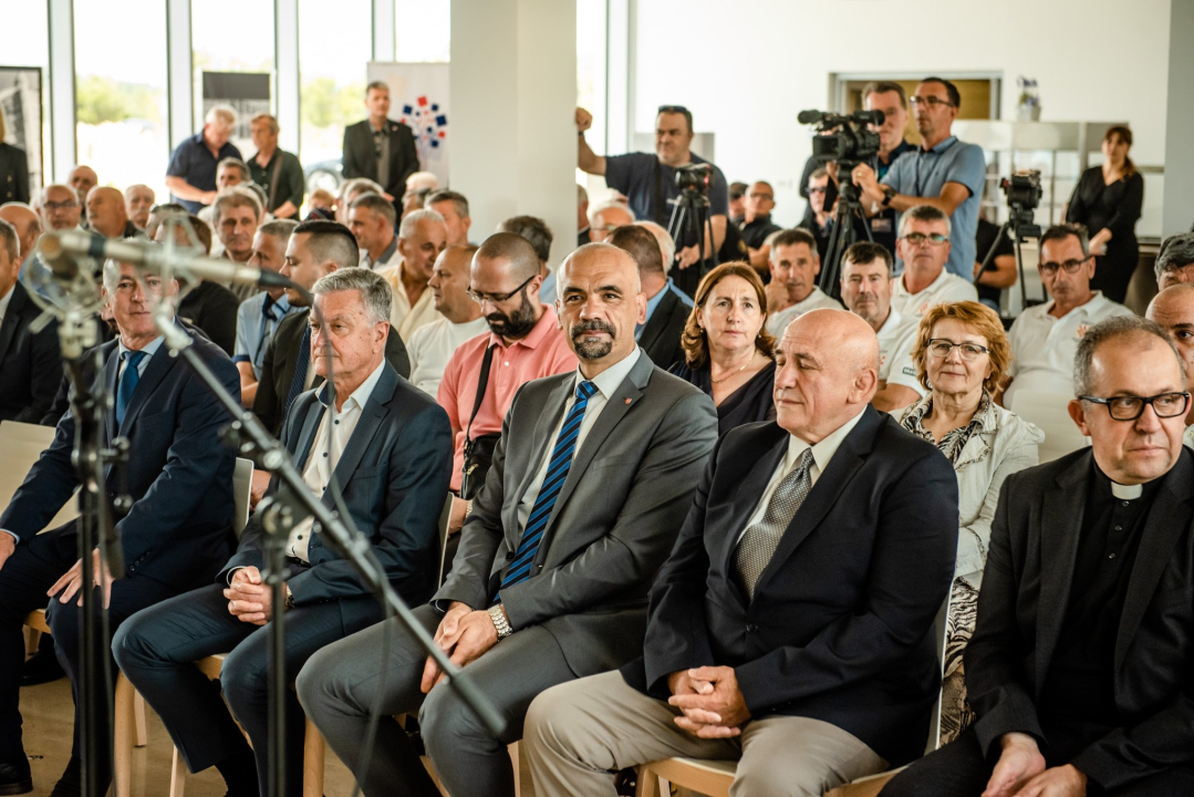Premijer Plenković otvorio Veteranski centar u Šibeniku: 'Ovo izgleda moćno' 