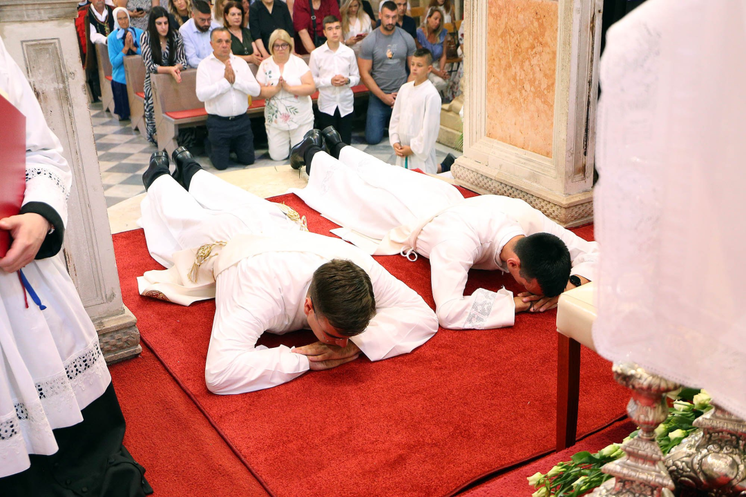 Don Šime Pleadin i don Ante Vrcić zaređeni za svećenike Šibenske biskupije