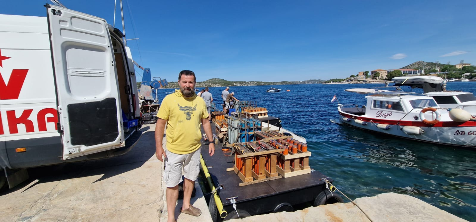 Pripreme za vatromet na šibenskoj rivi: Očekuje nas spektakl vrijedan 80 tisuća kuna!