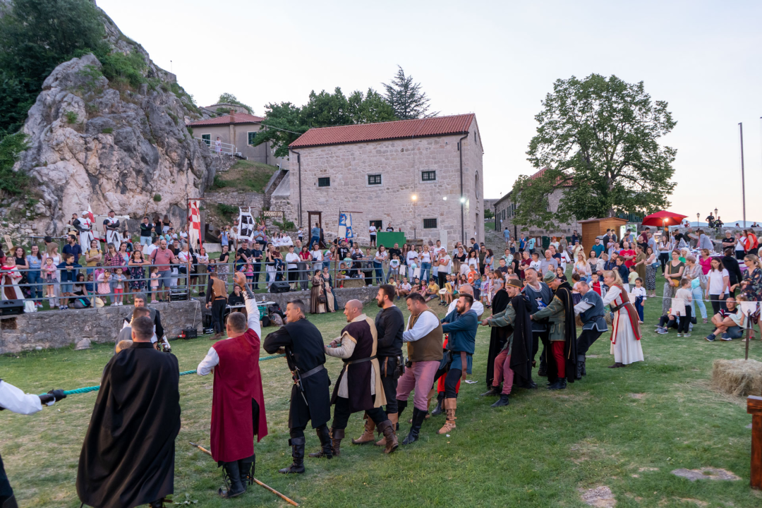 Svečani mimohod, radionice, mačevanje, vatreni show…: Završili ovogodišnji Zvonimirovi dani 