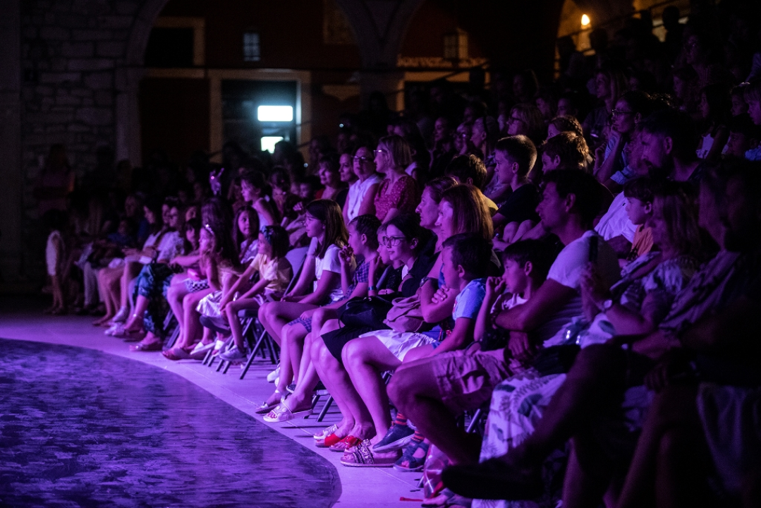 Žirafe, Carevo novo ruho, Las Calaveras: Šibenik ima najbolji prvi dan ljeta uz festivalski program