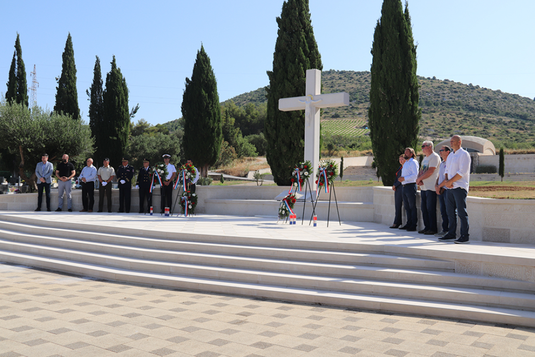 Polaganjem vijenaca na Kvanju obilježen Dan antifašističke borbe