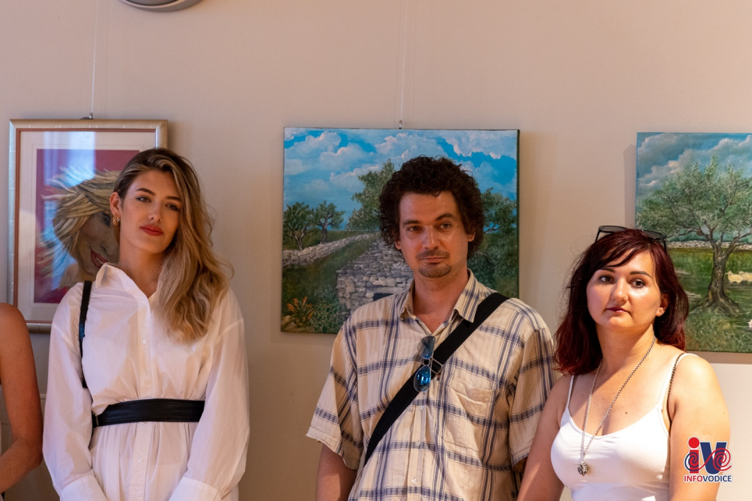 Biljana je dom pronašla u Vodicama, a sada je tamo i otvorila svoju prvu samostalnu izložbu