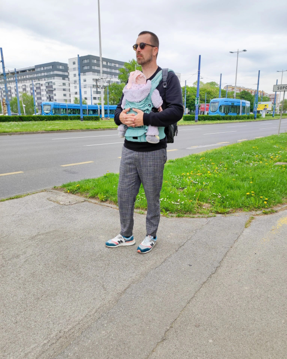 Petar je uzeo ženino prezime, bio na porodu i ne vidi čemu hvaliti očeve koji mijenjaju pelene: 'Dijete smo zajedno napravili'