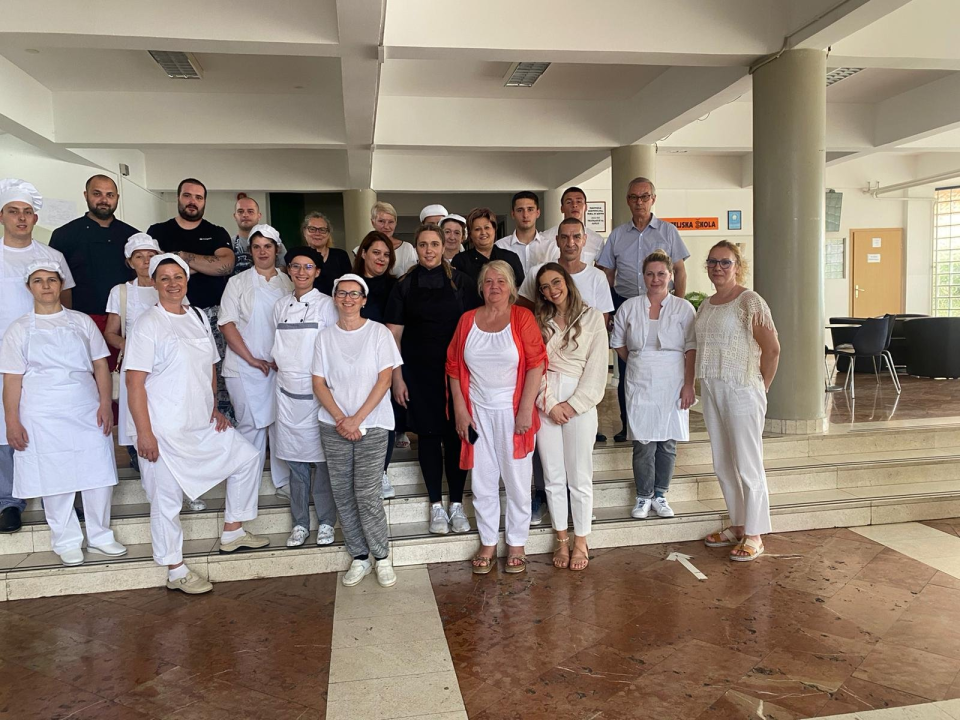 Polaznici POU Šibenik uspješno završili program prekvalifikacije za kuhare, konobare, pekare i slastičare!