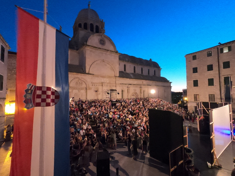 Danas je zbog MDF-a najduži dan u godini: Poznati čitaju, sajam knjiga, ulični program, predstave...