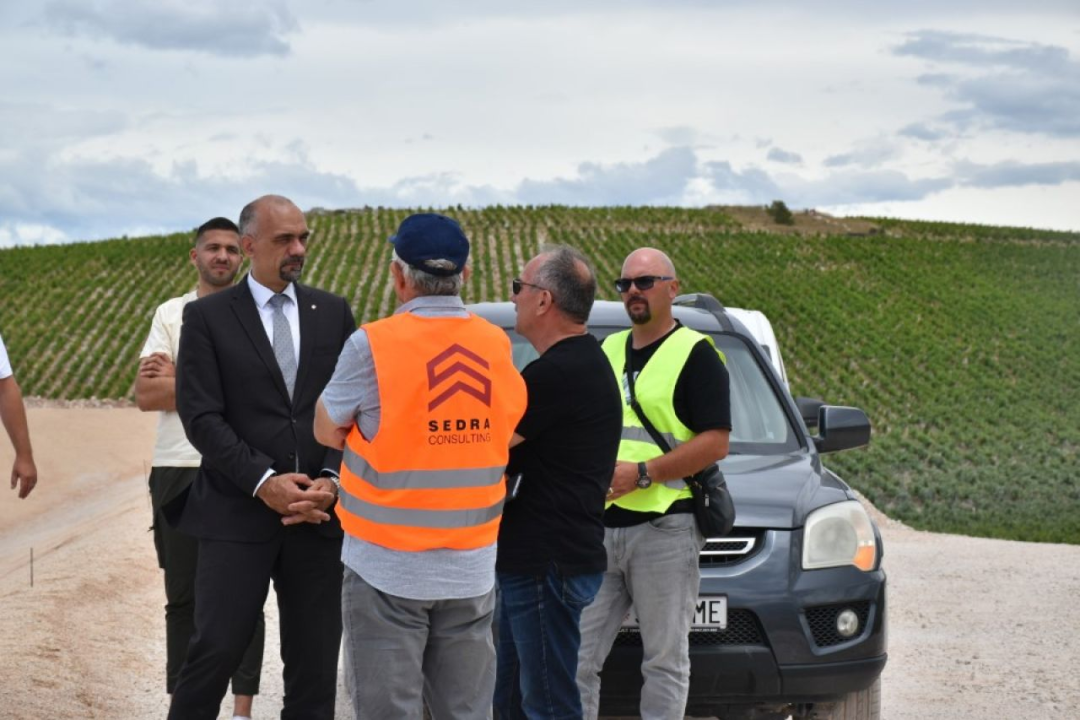 Jelić obišao radove na sustavu navodnjavanja Donje polje- Jadrtovac