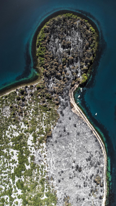 Dramatične snimke iz zraka pokazuju moć požara kod Zatona i Rasline