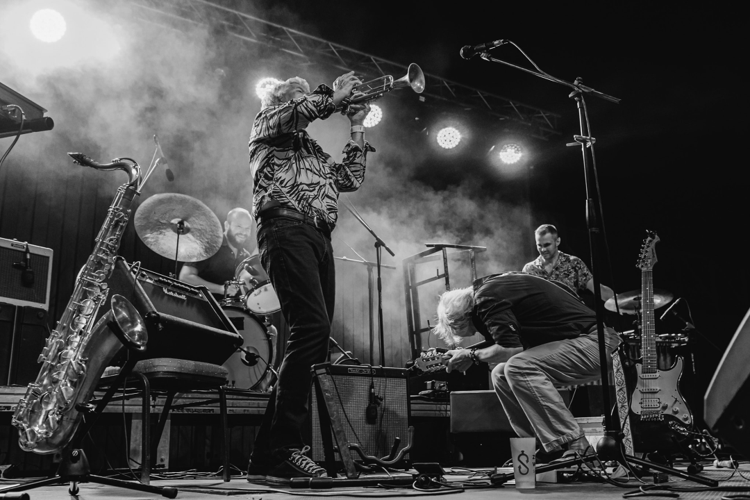 Dobri, stari, uvijek mladi Rundek. I Ekipa.