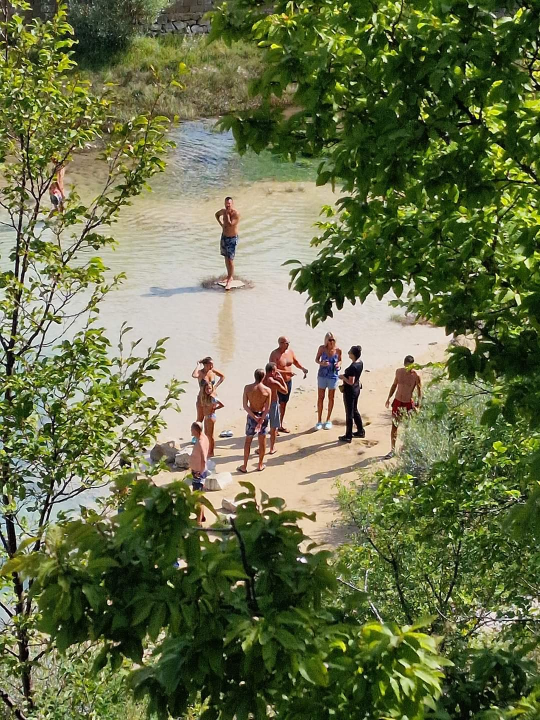 Goran Šimić postavio table zabrane kupanja na vrelu Cetine: 'Kad nema nadležnih, preuzeli smo sami odgovornost'