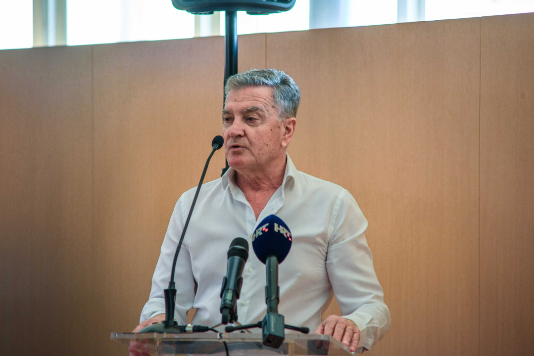 Restović: 'Trebalo je uložiti veći trud i kupiti električne autobuse'; Burić: 'Restović nam priča Crvenkapicu'