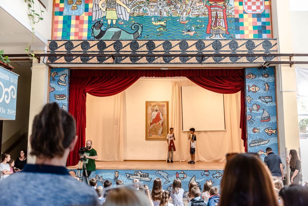 Gradonačelnik Burić poručio prvašićima: 'Neka se učenje pretvori u radost odrastanja'