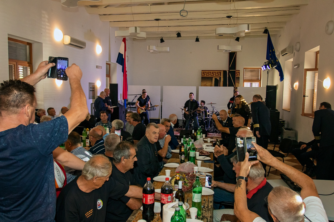 Uz koncert Tihe Orlića obilježena 31. obljetnica oslobađanja rogozničkih  vojarni