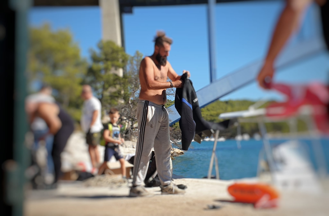 Volonteri i ronioci nedjelju proveli u akciji čišćenja  ispod Morinjskog mosta 