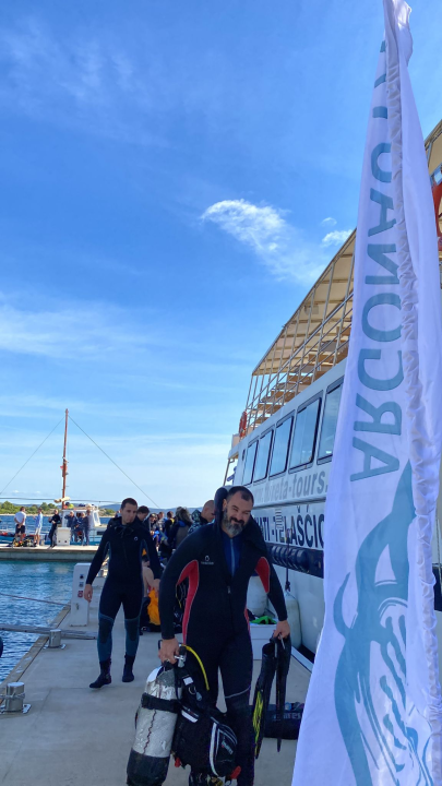 Više od 40 ronioca i volontera čistilo podmorje otoka Žuta