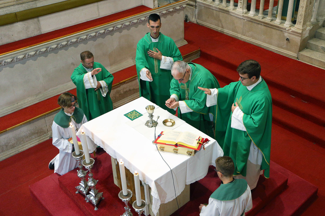 Ususret sv. Mihovilu održana procesija mladih u Šibeniku