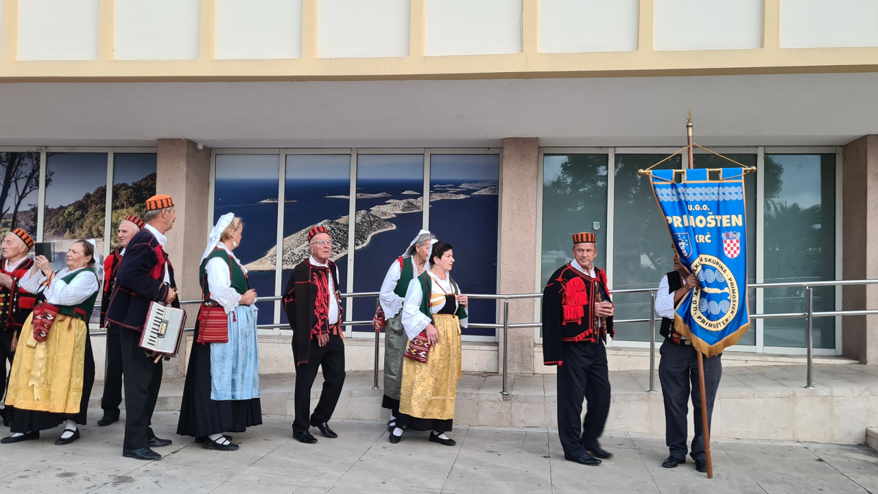 U Šibeniku se okupili KUD-ovi iz županije, ali Šibenčani nisu baš pohrlili na njihov nastup