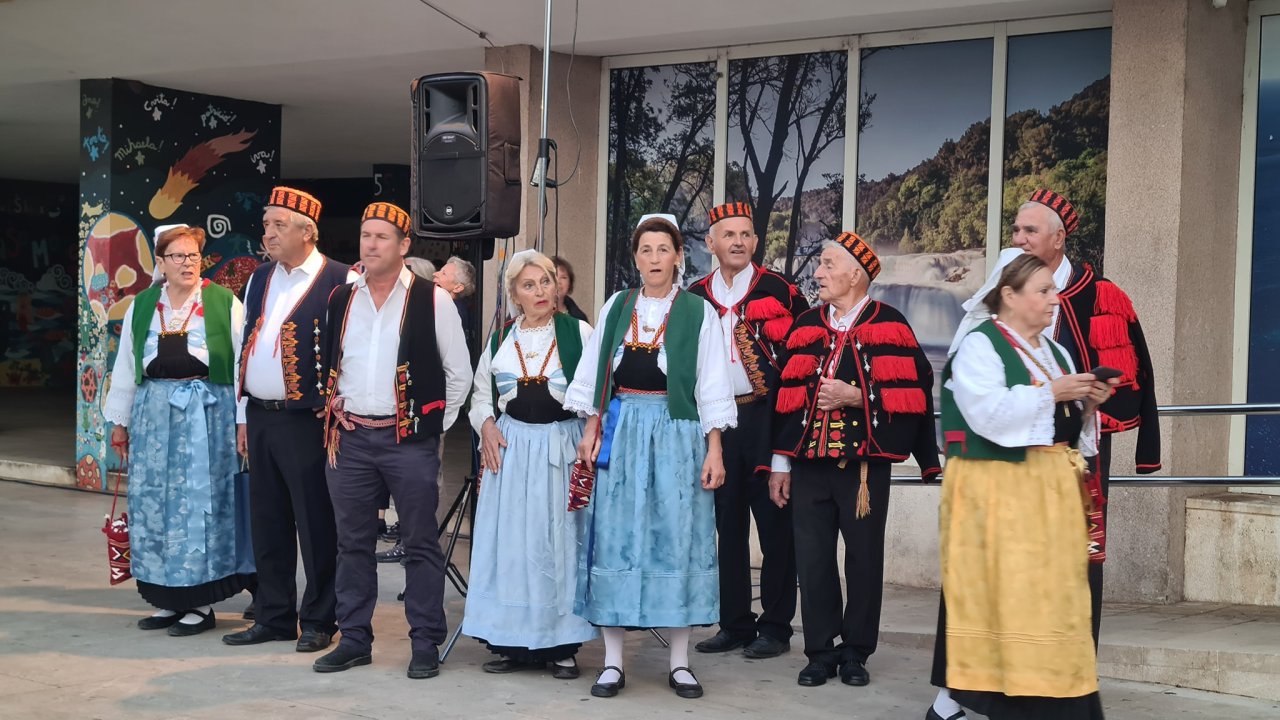 U Šibeniku se okupili KUD-ovi iz županije, ali Šibenčani nisu baš pohrlili na njihov nastup