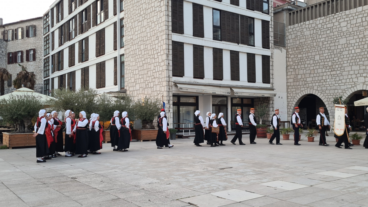 U Šibeniku se okupili KUD-ovi iz županije, ali Šibenčani nisu baš pohrlili na njihov nastup