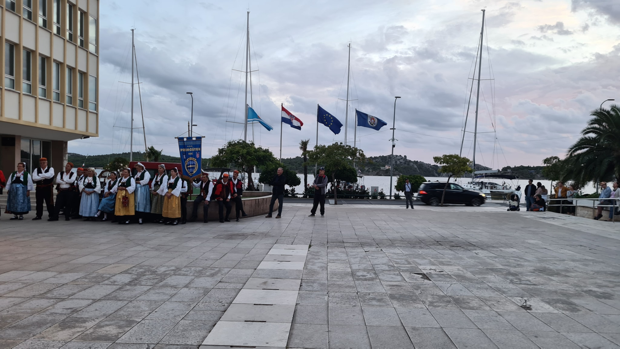 U Šibeniku se okupili KUD-ovi iz županije, ali Šibenčani nisu baš pohrlili na njihov nastup