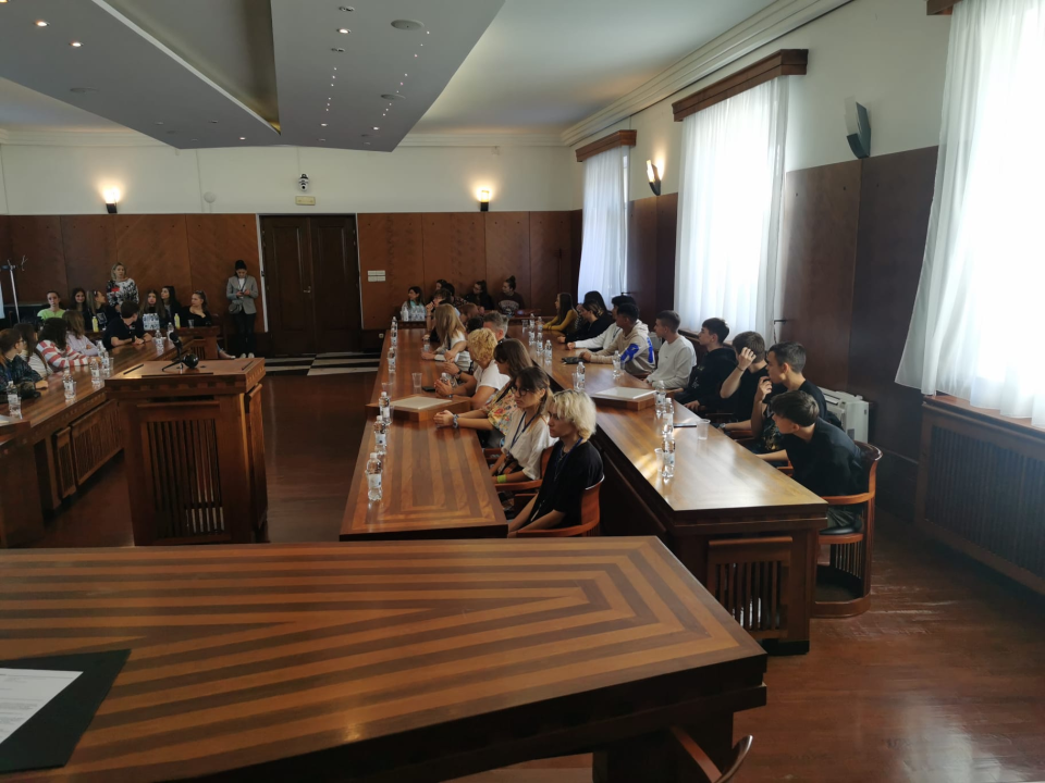 Učenici iz nekoliko europskih zemalja posjetili kninskog gradonačelnika