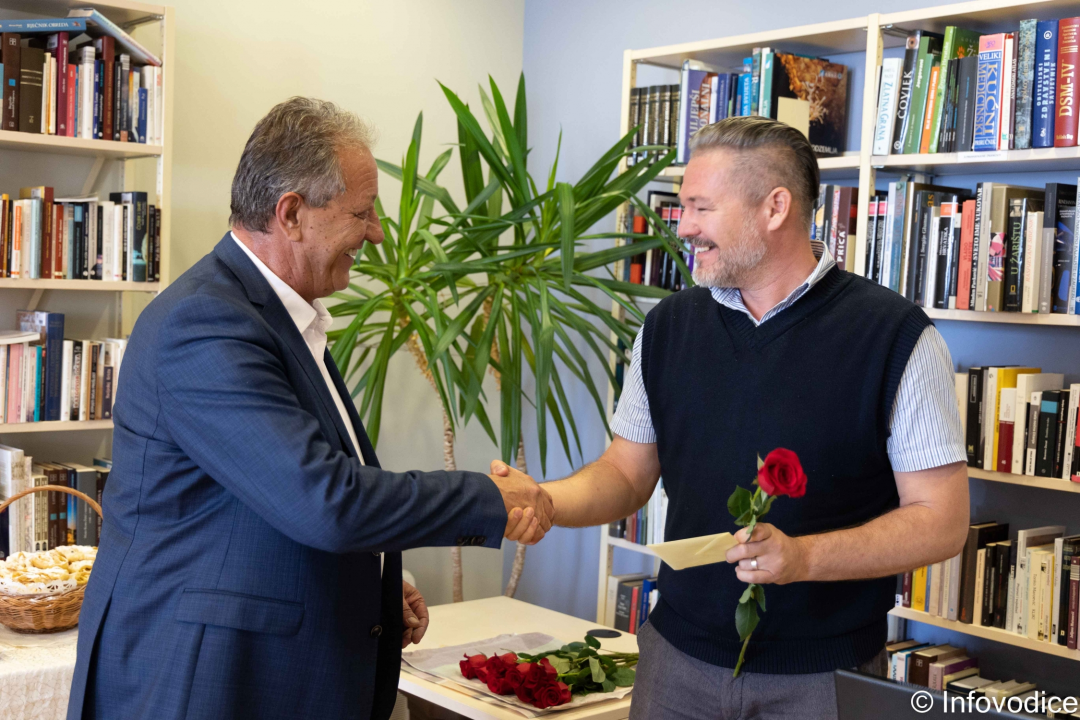 Grad Vodice darivao 114.000 kuna za 20 djece