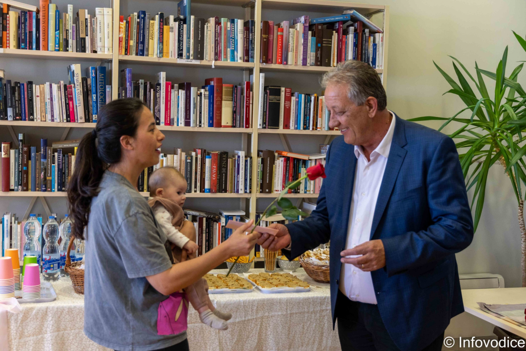 Grad Vodice darivao 114.000 kuna za 20 djece