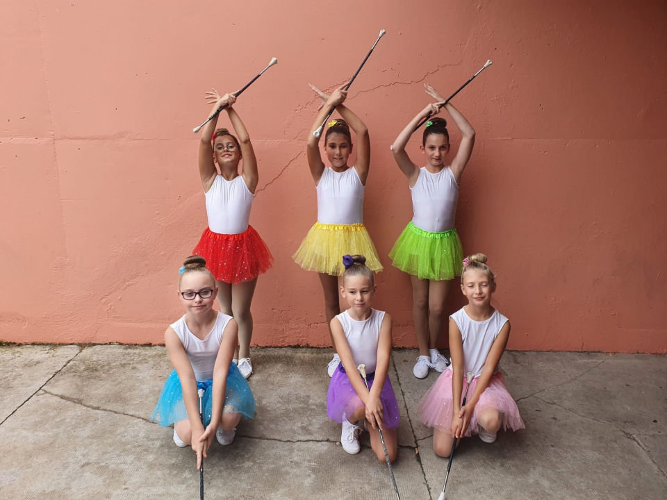 Vodiške mažoretkinje s turnira se vratile s medaljama i peharima