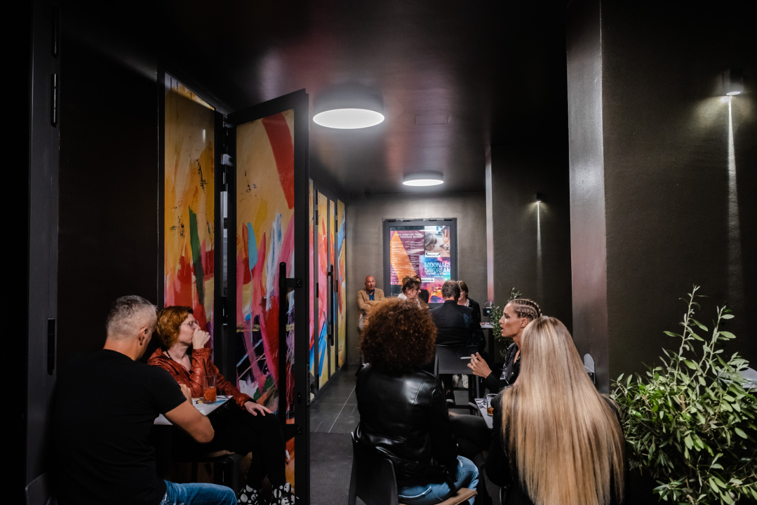 Totalno drugačija projekcija: Prije filma o Bowieju, posjetitelji u Arsenu uživali u glazbi i 'Stardust' koktelima