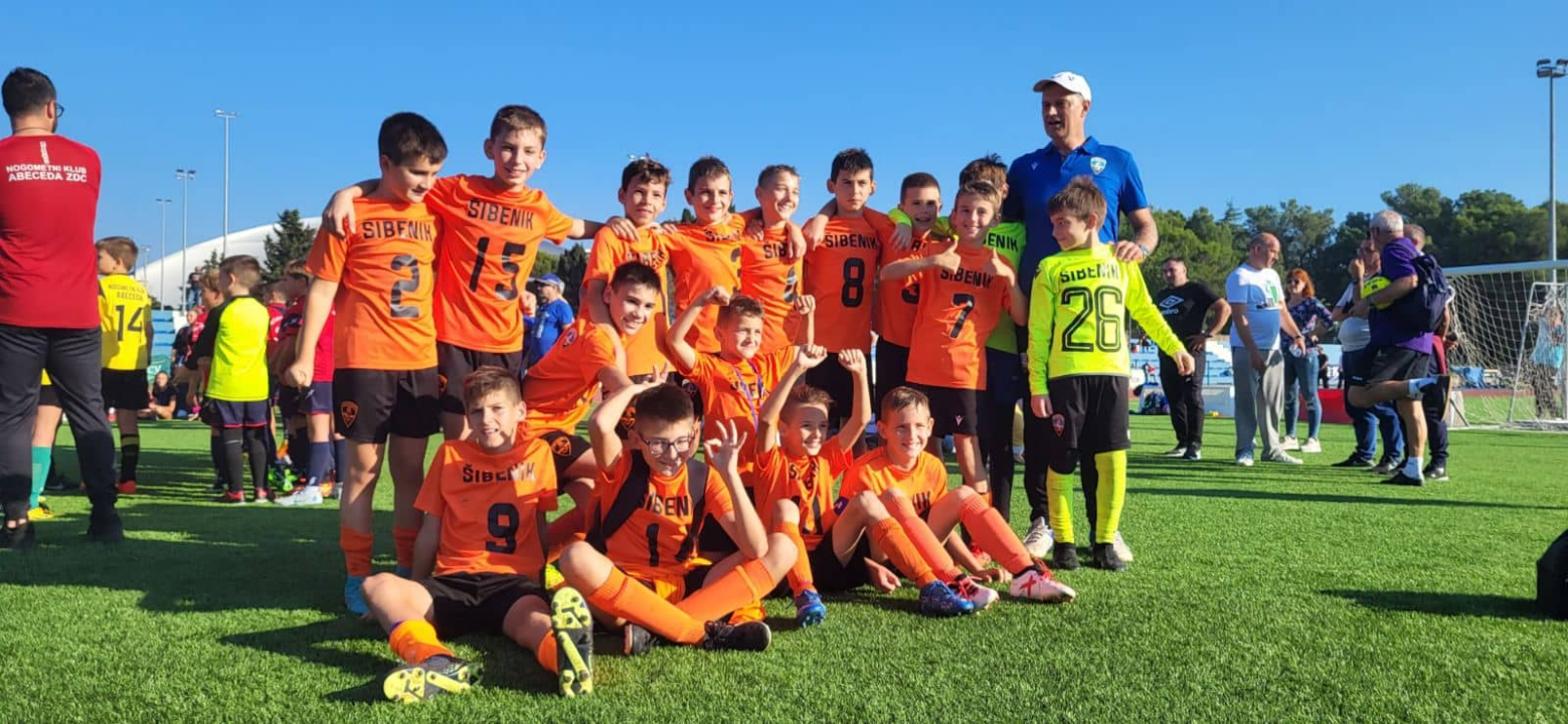 Mladi nogometaši Šibenika (godište 2012.) osvojili turnir u Zadru, u finalu rutinski protiv Hajduka