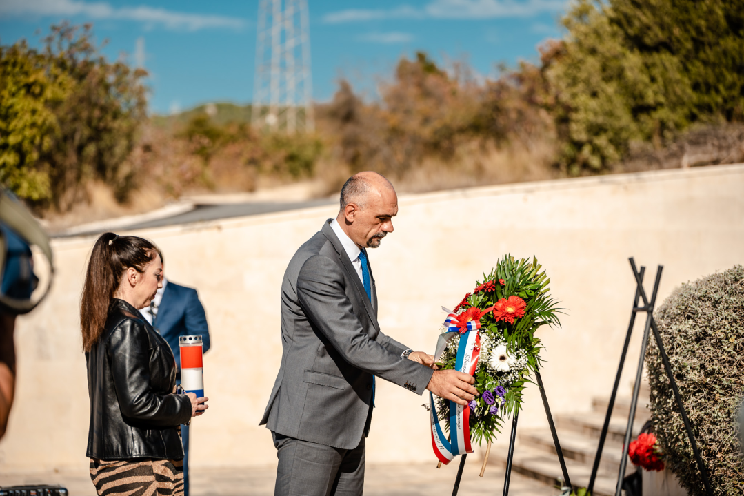 Na spomen-kosturnicu na Kvanju stavljeni karanfili: 'Za poginule neće biti zvučnika po gradu, ali će biti ponosa i prkosa'