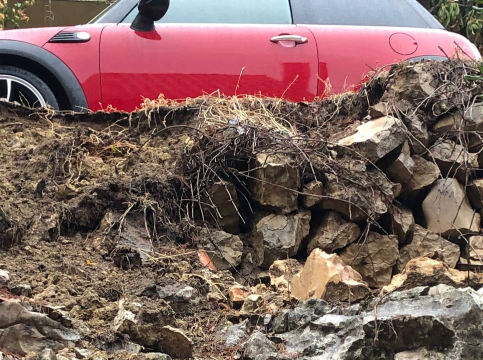 'Čeka li gradska uprava da netko pogine?' Stanari Škopinca na mukama, u dvorišta im godinama padaju stijene