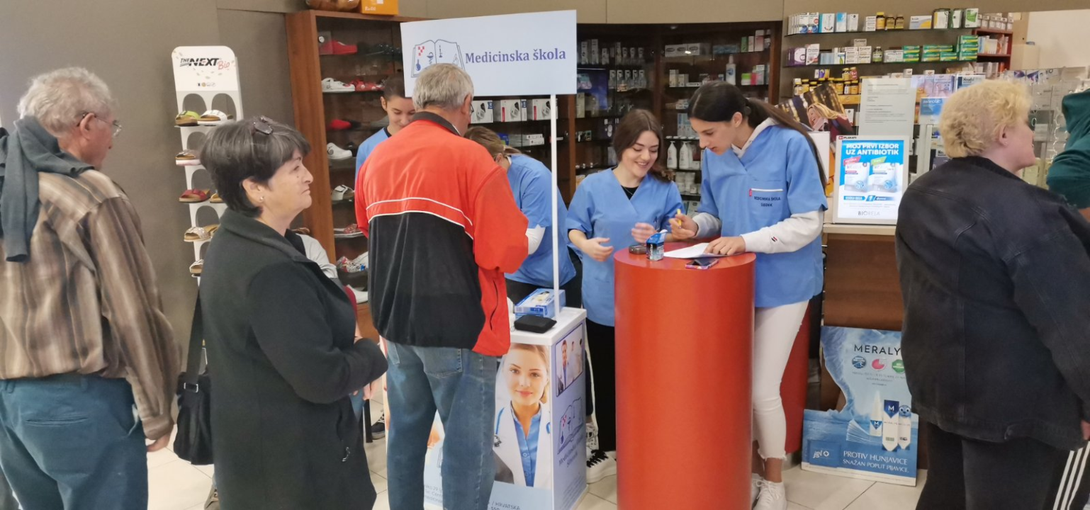 Učenici Medicinske škole i patronažna služba na šest mjesta u županiji mjerili krvni tlak i šećer