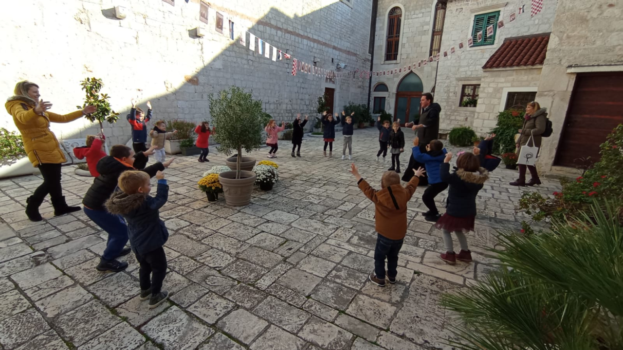 Mališani iz DV-a Maslina posjetili Glazbenu školu, samostan sv. Frane i Civitas Sacru