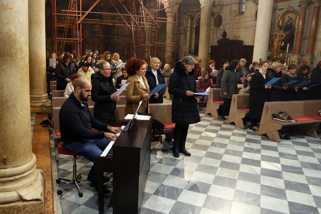 U katedrali proslavljena sv. Cecilija, na misnom slavlju okupili se crkveni pjevači