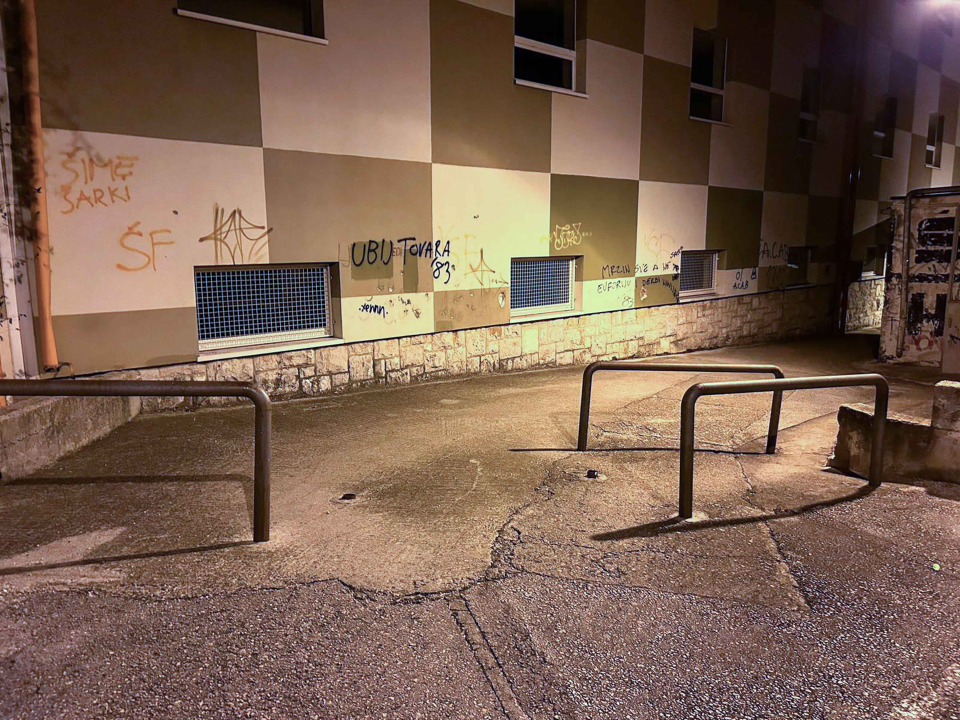 Ograda uzvraća udarac, ali vandal nikad ne spava: Koliko će izdržati?