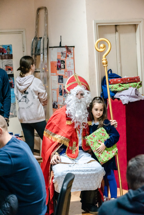 Sveti Nikola posjetio djecu šibenskih vatrogasaca: Naravno, podijelio je darove 