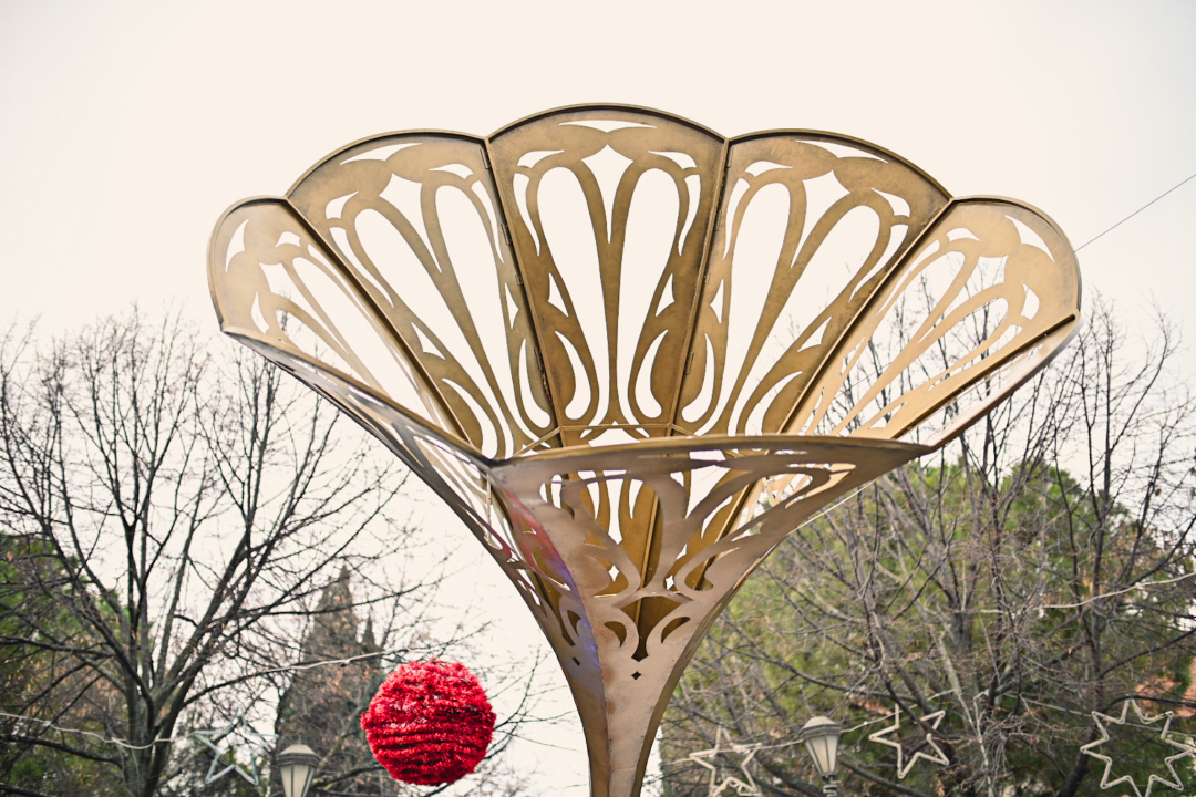 Na fontani u đardinu postavljen impresivni gramofon u čast opernoj divi, rođenoj Šibenčanki Ester Mazzoleni