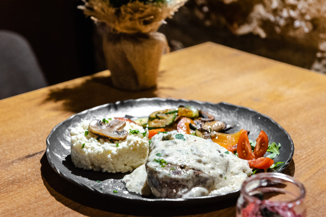 Uživajte ovog adventa u slasnim zimskim delicijama konobe Brošćica! 